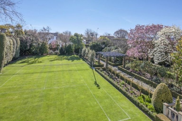 Photo of property in 52 Holmwood Road, Merivale, Christchurch, 8014