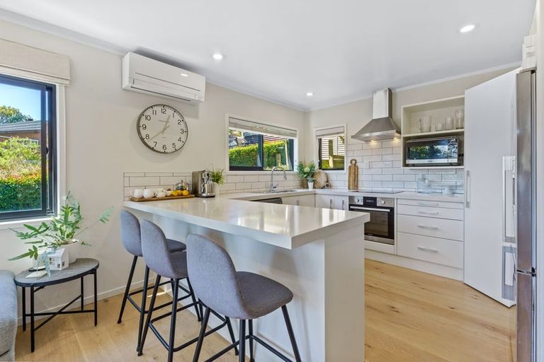 Photo of property in 1/12 Philson Terrace, Browns Bay, Auckland, 0630