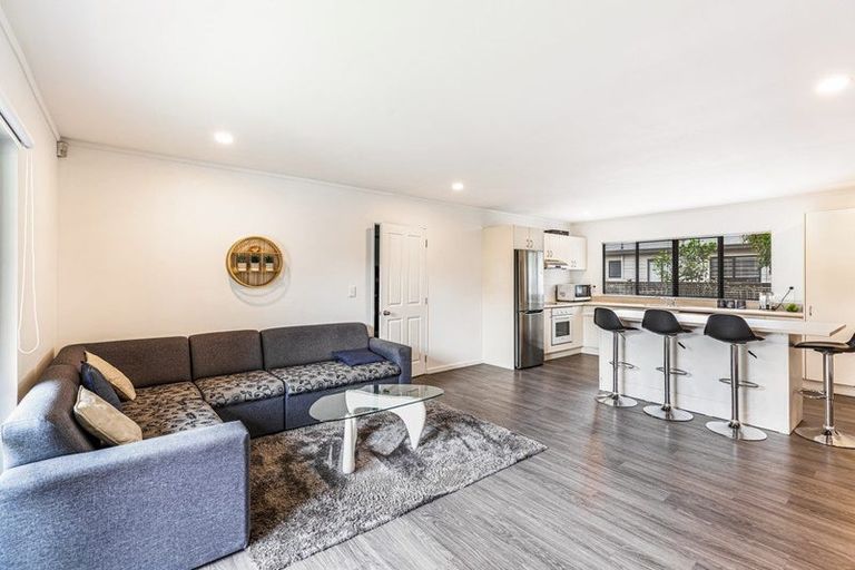 Photo of property in 9/17 Neta Grove, Henderson, Auckland, 0612