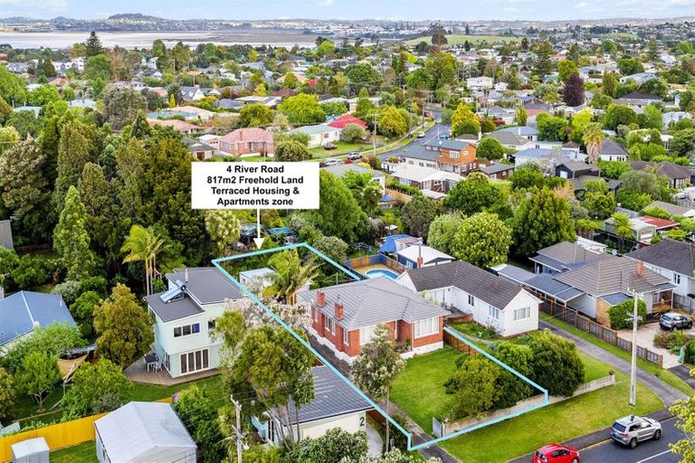 Photo of property in 4 River Road, Te Atatu Peninsula, Auckland, 0610