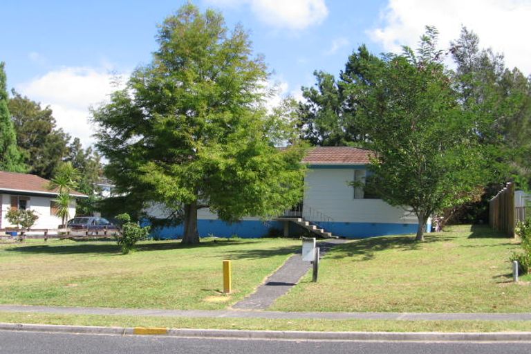 Photo of property in 6 Clensmore Place, Torbay, Auckland, 0630