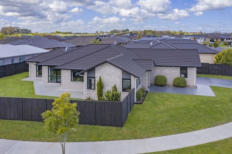 Photo of property in 14 Piwakawaka Court, Rototuna North, Hamilton, 3210