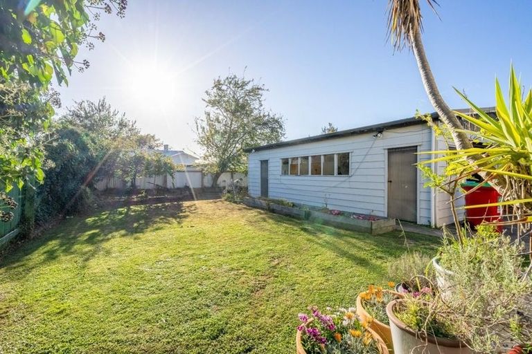Photo of property in 37 Shamrock Street, Takaro, Palmerston North, 4412