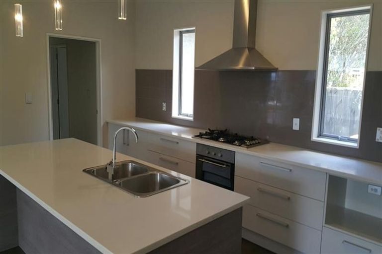 Photo of property in 108 Simpson Road, Henderson Valley, Auckland, 0614