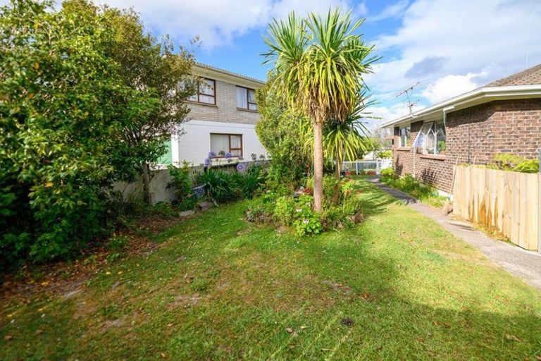 Photo of property in 2/27 Spence Road, Henderson, Auckland, 0612