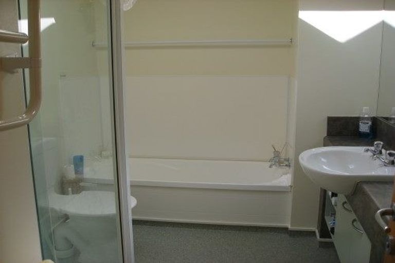 Photo of property in 2/46 Childers Terrace, Kilbirnie, Wellington, 6022