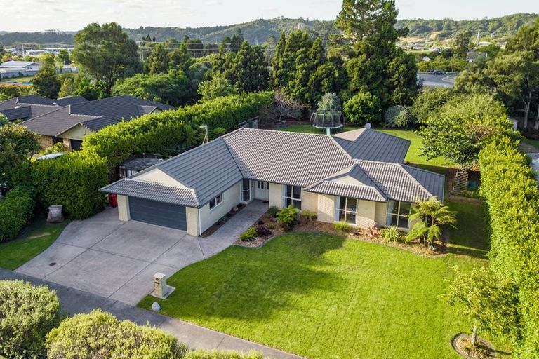 Photo of property in 6 Station Road, Huapai, Kumeu, 0810