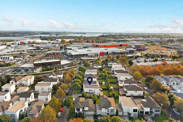 Photo of property in 12 Phar Lap Crescent, Takanini, 2112