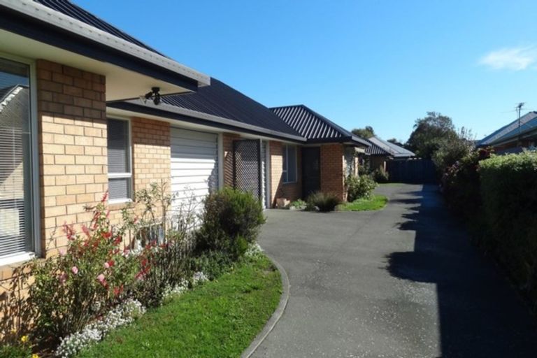 Photo of property in 1 Middlepark Road, Sockburn, Christchurch, 8042