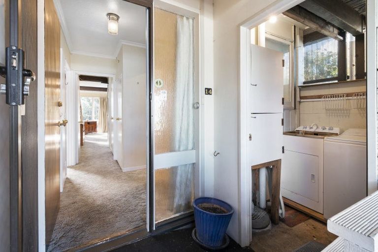 Photo of property in 14 Westmere Place, Takaro, Palmerston North, 4412