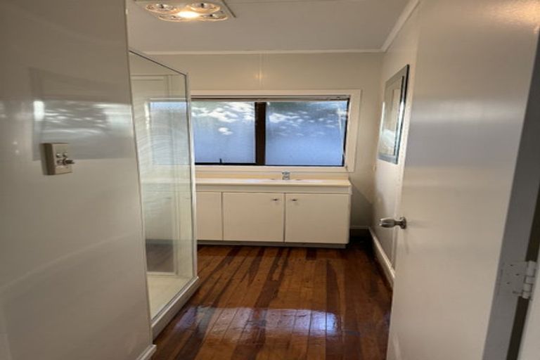 Photo of property in 2/36 Quebec Road, Milford, Auckland, 0620