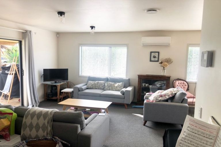 Photo of property in 10 Umu Place, Mangere, Auckland, 2022