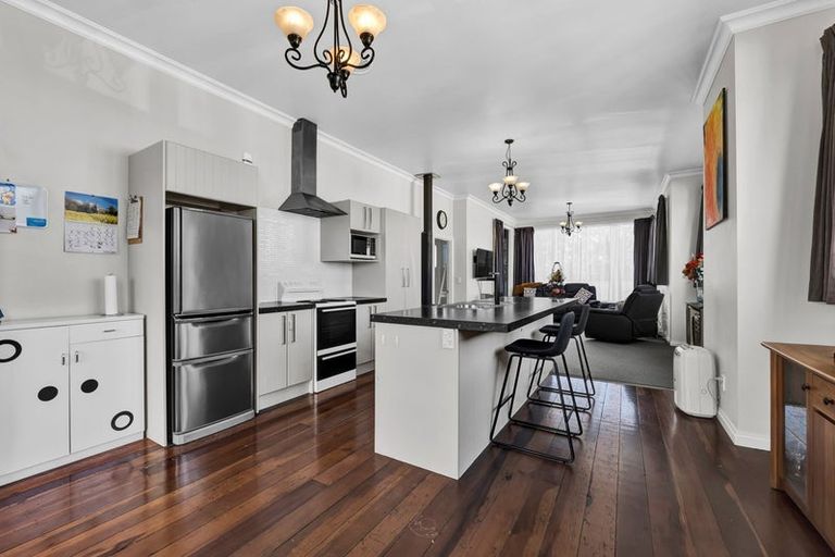 Photo of property in 401 Waihi Road, Normanby, Hawera, 4614