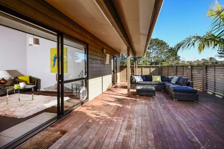 Photo of property in 24 Claverdon Drive, Massey, Auckland, 0614