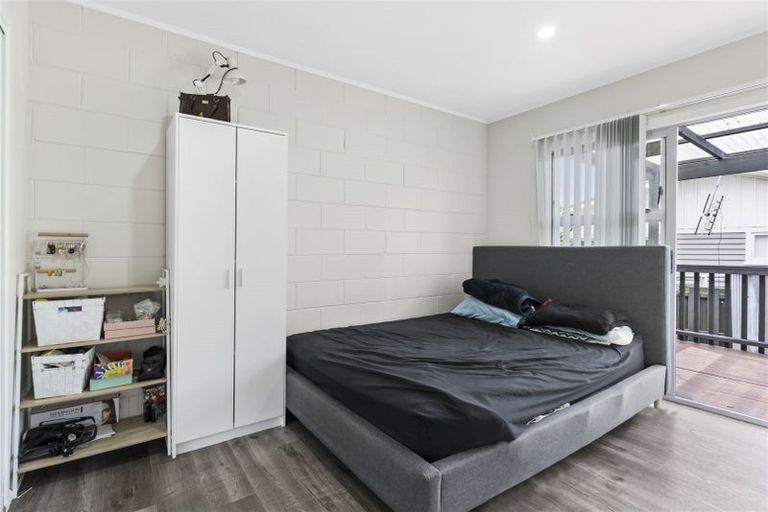 Photo of property in 3/94 Chivalry Road, Glenfield, Auckland, 0629