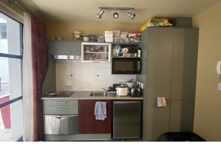 Photo of property in Atrium Towers, 1h/154 The Terrace, Wellington Central, Wellington, 6011
