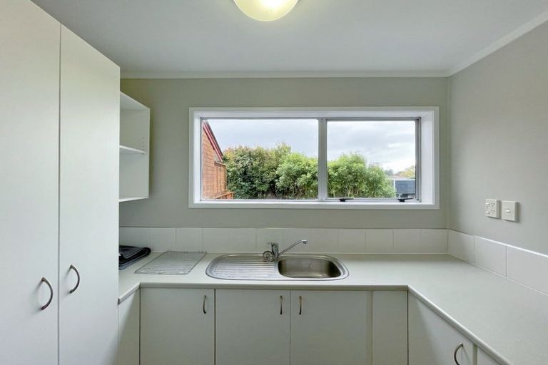 Photo of property in 2/82 Moore Street, Hillcrest, Auckland, 0627