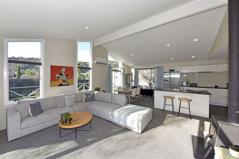 Photo of property in 3 Stedley Place, Heathcote Valley, Christchurch, 8022