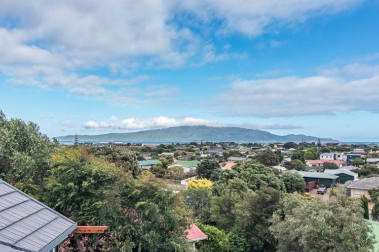 Photo of property in 7 Sunset Terrace, Waikanae Beach, Waikanae, 5036