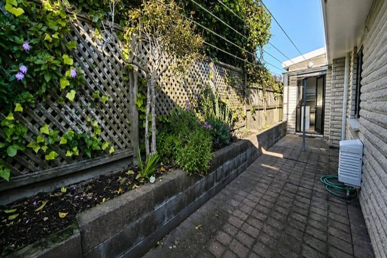 Photo of property in 4/476 Devon Street East, Strandon, New Plymouth, 4312