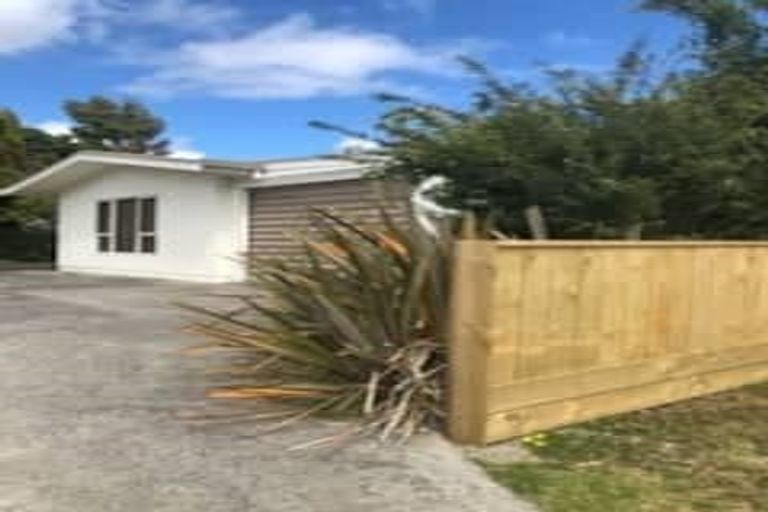 Photo of property in 1/2 Tainui Terrace, Mangere Bridge, Auckland, 2022