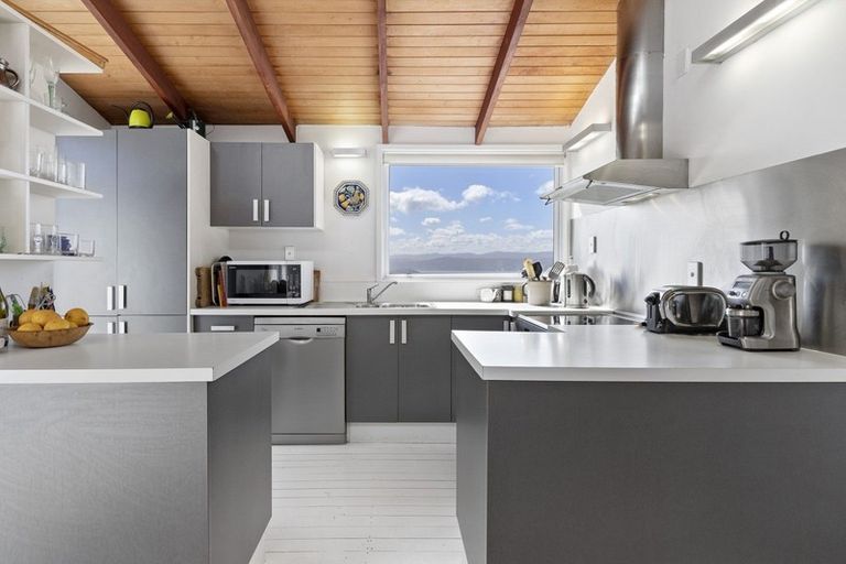 Photo of property in 15 Wadestown Road, Wadestown, Wellington, 6012