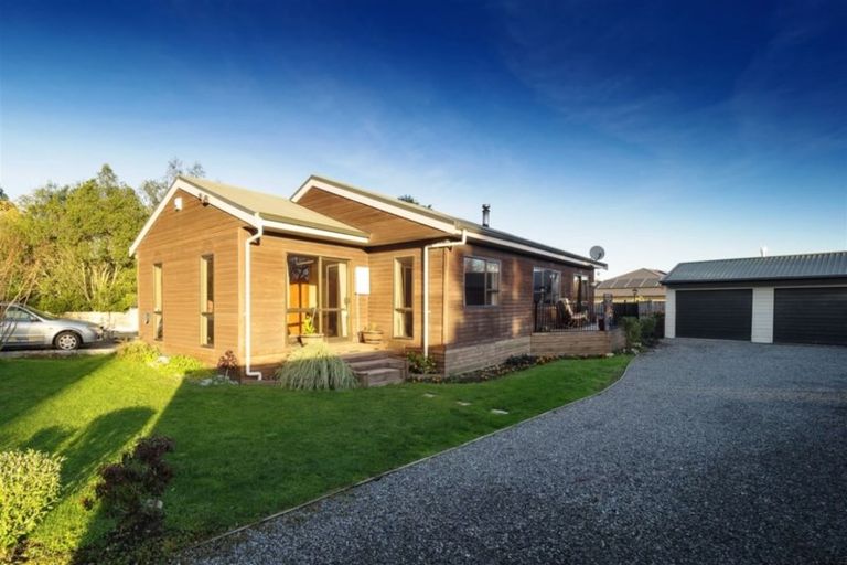 Photo of property in 90 Rakaia Terrace, Rakaia, 7710