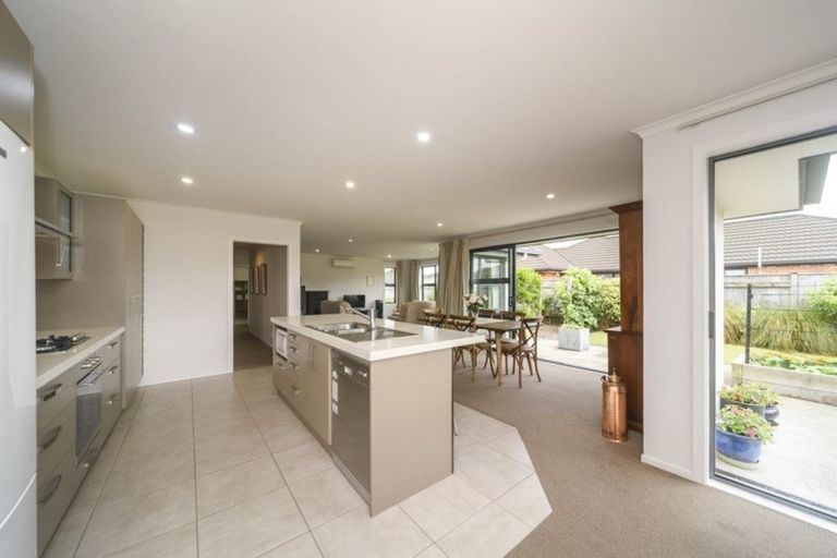 Photo of property in 15 Lorenzo Place, Kelvin Grove, Palmerston North, 4414