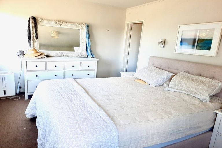 Photo of property in 216 Whangaparaoa Road, Red Beach, 0932