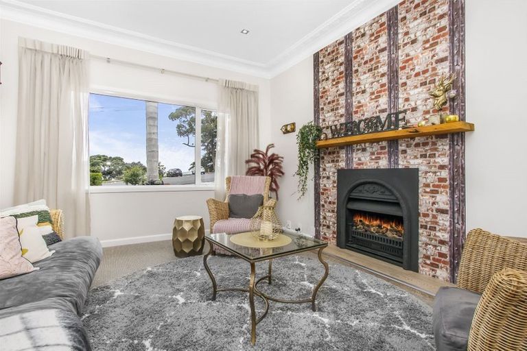 Photo of property in 172 Mellons Bay Road, Mellons Bay, Auckland, 2014