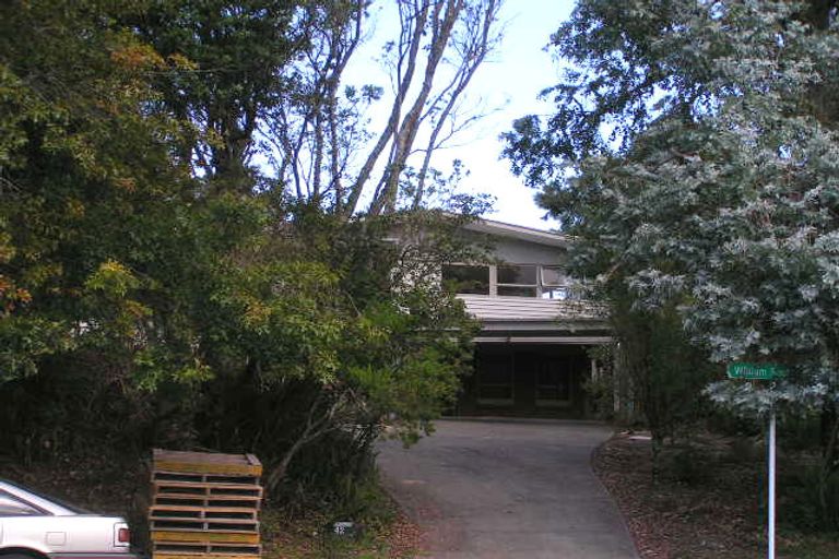 Photo of property in 42 William Souter Street, Forrest Hill, Auckland, 0620