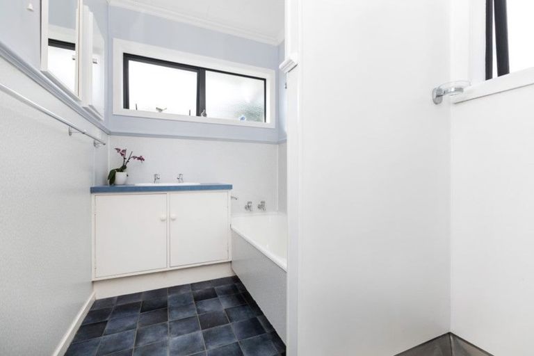 Photo of property in 2 Magnolia Drive, Westown, New Plymouth, 4310