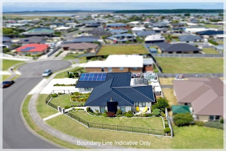 Photo of property in 10 Oxnam Place, Foxton Beach, Foxton, 4815