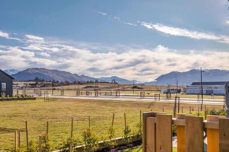 Photo of property in 40 Obelisk Street, Wanaka, 9305