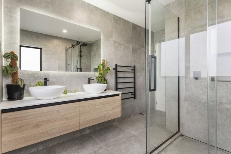 Photo of property in 12b Waikura Drive, Te Atatu Peninsula, Auckland, 0610