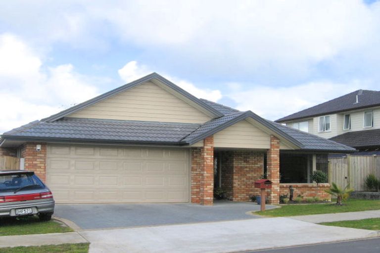 Photo of property in 4 Strundeen Close, Flat Bush, Auckland, 2016