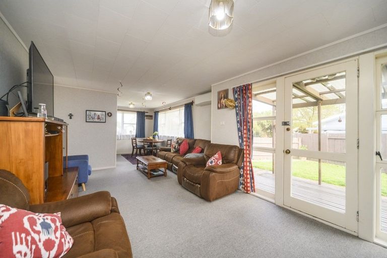 Photo of property in 33 Suzanne Grove, Kelvin Grove, Palmerston North, 4414