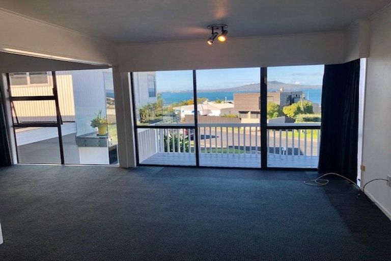 Photo of property in 1/52 Seaview Road, Castor Bay, Auckland, 0620
