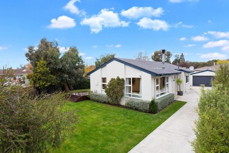 Photo of property in 25 Saunders Place, Redwood, Christchurch, 8051