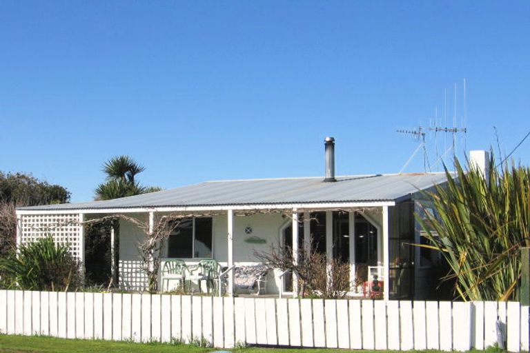 Photo of property in 56 Edinburgh Terrace, Foxton Beach, Foxton, 4815