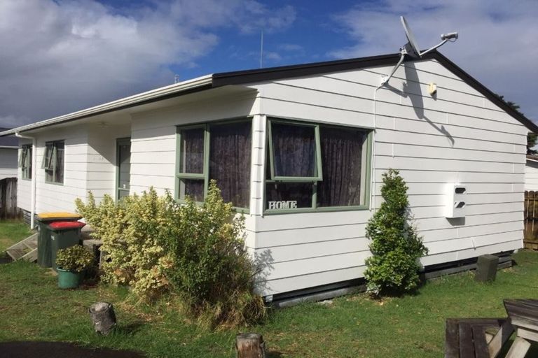 Photo of property in 1/115 Flat Bush Road, Clover Park, Auckland, 2023
