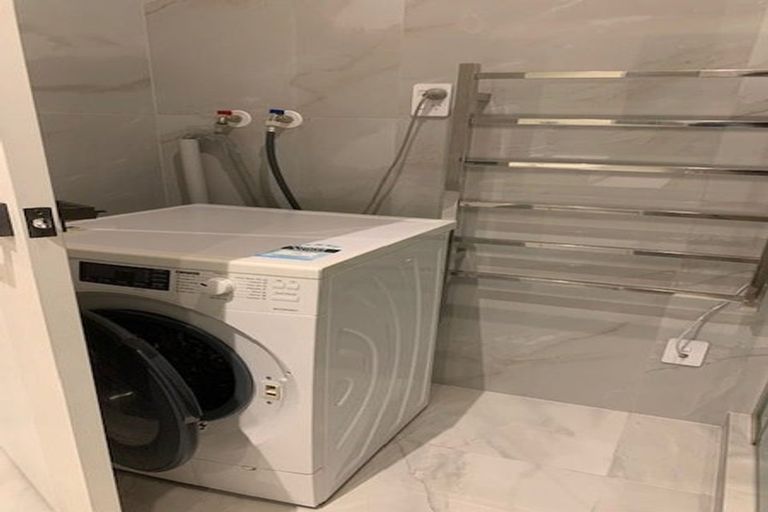 Photo of property in 10 Haku Road, Flat Bush, Auckland, 2019