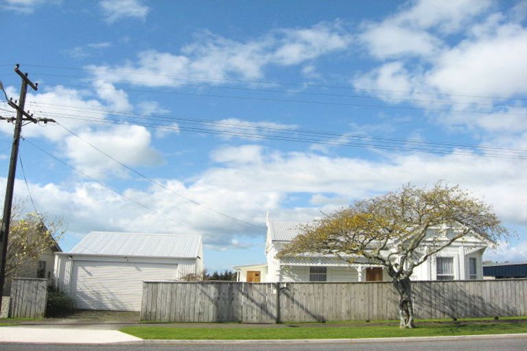 Photo of property in 77 Paynters Avenue, Strandon, New Plymouth, 4312