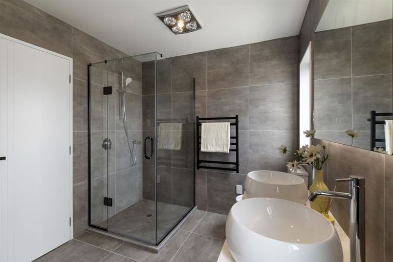 Photo of property in 17 Ocean Breeze Avenue, Hobsonville, Auckland, 0616