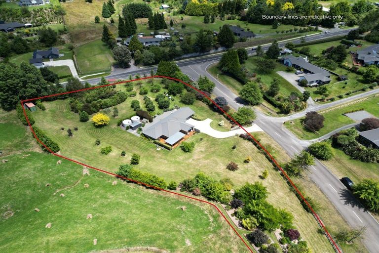 Photo of property in 18 Loch Views Road, Acacia Bay, Taupo, 3385