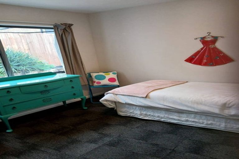 Photo of property in 8a Law Street, Torbay, Auckland, 0630