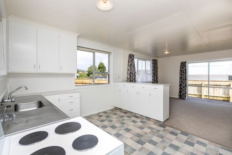 Photo of property in 36 Cumberland Street, Merrilands, New Plymouth, 4312