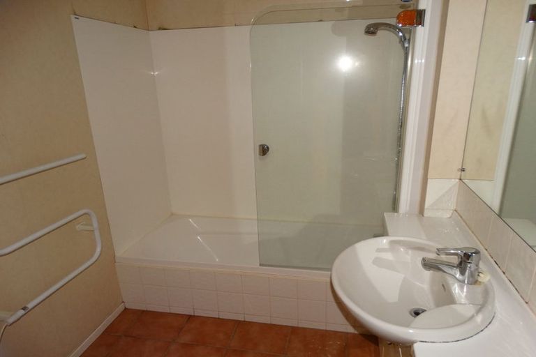 Photo of property in Tuscany Towers, 79/1 Ambrico Place, New Lynn, Auckland, 0600