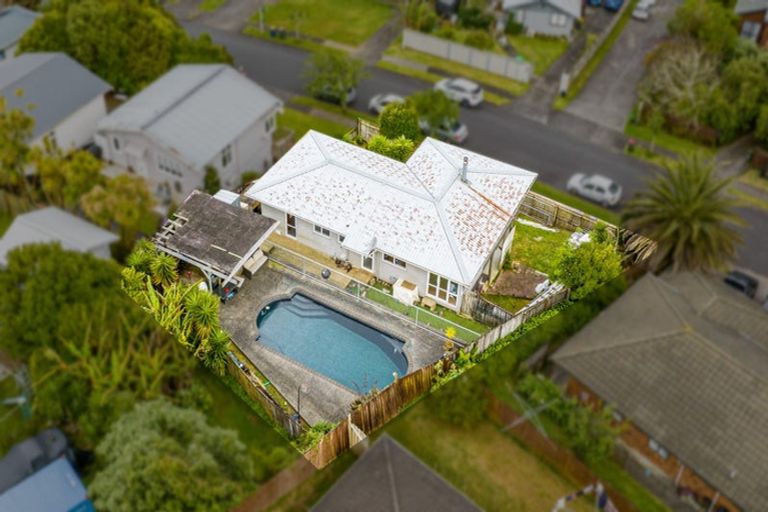 Photo of property in 57 Chislehurst Street, Henderson, Auckland, 0612
