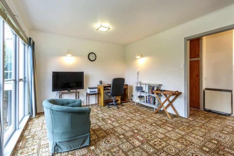 Photo of property in 9 Esher Place, Saint Martins, Christchurch, 8022